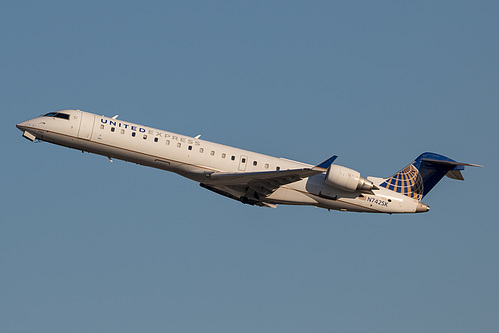 SkyWest Airlines Canadair CRJ-700 N742SK at Los Angeles International Airport (KLAX/LAX) SkyWest Airlines Canadair CRJ-700 N742SK at Los Angeles International Airport (KLAX/LAX)