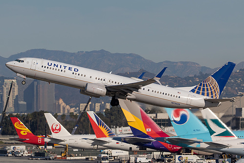 United Airlines Boeing 737-900ER N75425 at Los Angeles International Airport (KLAX/LAX)
