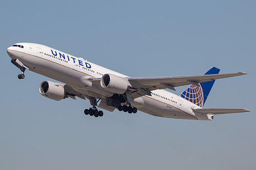 United Airlines Boeing 777-200 N773UA at Los Angeles International Airport (KLAX/LAX) United Airlines Boeing 777-200 N773UA at Los Angeles International Airport (KLAX/LAX)