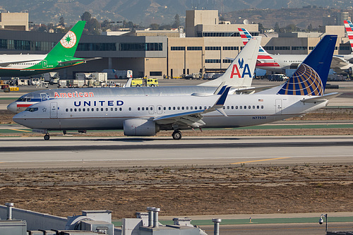 United Airlines Boeing 737-800 N77535 at Los Angeles International Airport (KLAX/LAX)