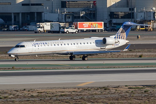 SkyWest Airlines Canadair CRJ-700 N780SK at Los Angeles International Airport (KLAX/LAX) SkyWest Airlines Canadair CRJ-700 N780SK at Los Angeles International Airport (KLAX/LAX)