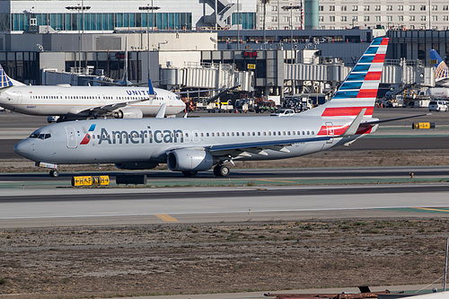 American Airlines Boeing 737-800 N800NN at Los Angeles International Airport (KLAX/LAX)