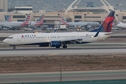 Delta Air Lines Boeing 737-900ER N811DZ at Los Angeles International Airport (KLAX/LAX)