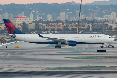 Delta Air Lines Airbus A330-300 N820NW at Los Angeles International Airport (KLAX/LAX)