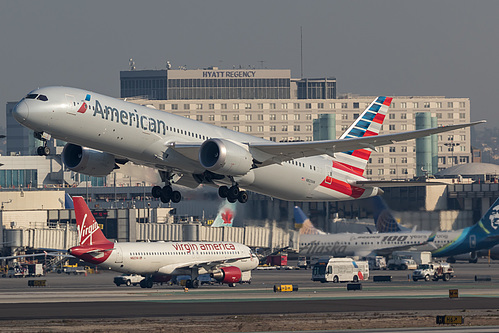 American Airlines Boeing 787-9 N823AN at Los Angeles International Airport (KLAX/LAX) American Airlines Boeing 787-9 N823AN at Los Angeles International Airport (KLAX/LAX)