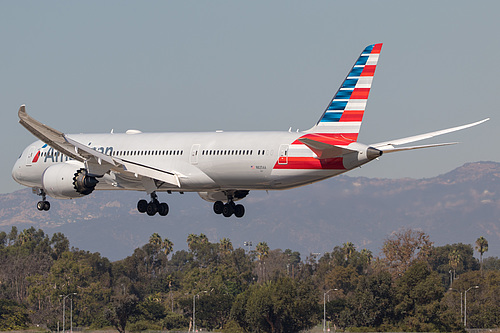 American Airlines Boeing 787-9 N825AA at Los Angeles International Airport (KLAX/LAX) American Airlines Boeing 787-9 N825AA at Los Angeles International Airport (KLAX/LAX)