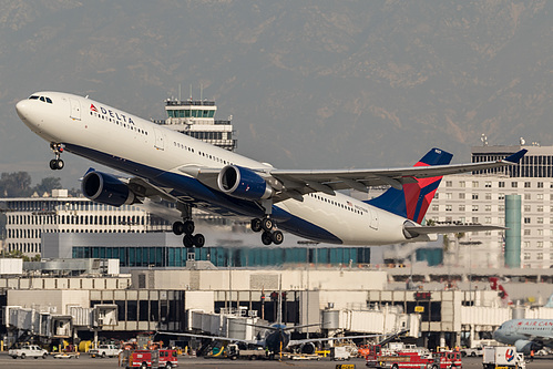 Delta Air Lines Airbus A330-300 N827NW at Los Angeles International Airport (KLAX/LAX)
