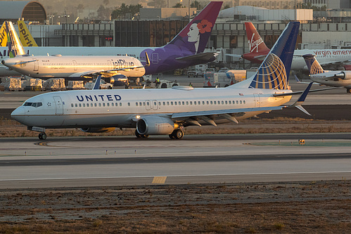 United Airlines Boeing 737-800 N87512 at Los Angeles International Airport (KLAX/LAX)