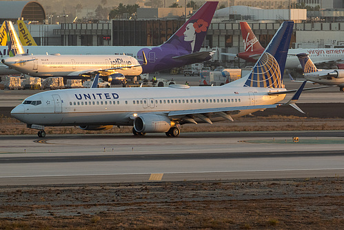 United Airlines Boeing 737-800 N87512 at Los Angeles International Airport (KLAX/LAX) United Airlines Boeing 737-800 N87512 at Los Angeles International Airport (KLAX/LAX)