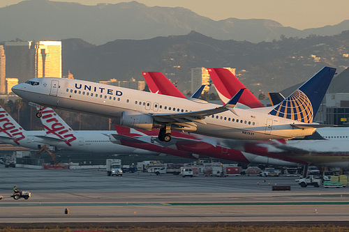 United Airlines Boeing 737-800 N87531 at Los Angeles International Airport (KLAX/LAX)