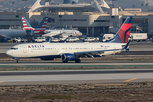 Delta Air Lines Boeing 737-900ER N876DN at Los Angeles International Airport (KLAX/LAX)