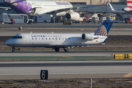 SkyWest Airlines Canadair CRJ-200 N880AS at Los Angeles International Airport (KLAX/LAX)