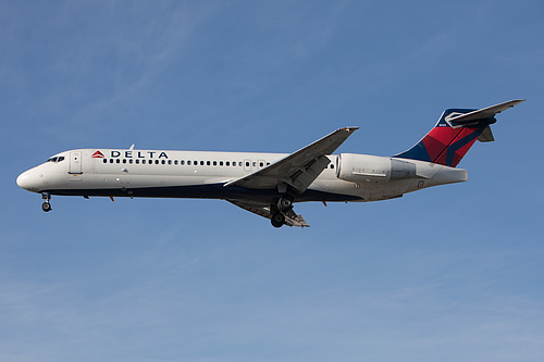 Delta Air Lines Boeing 717-200 N895AT at Los Angeles International Airport (KLAX/LAX)