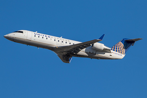 SkyWest Airlines Canadair CRJ-200 N916SW at Los Angeles International Airport (KLAX/LAX)