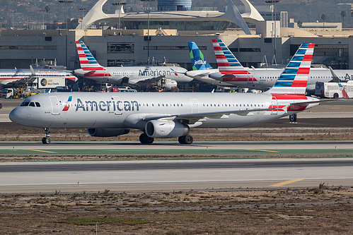 American Airlines Airbus A321-200 N925UY at Los Angeles International Airport (KLAX/LAX) American Airlines Airbus A321-200 N925UY at Los Angeles International Airport (KLAX/LAX)
