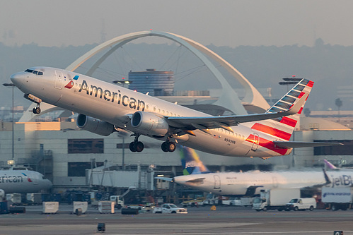 American Airlines Boeing 737-800 N949NN at Los Angeles International Airport (KLAX/LAX) American Airlines Boeing 737-800 N949NN at Los Angeles International Airport (KLAX/LAX)