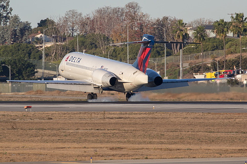 Delta Air Lines Boeing 717-200 N957AT at Los Angeles International Airport (KLAX/LAX) Delta Air Lines Boeing 717-200 N957AT at Los Angeles International Airport (KLAX/LAX)