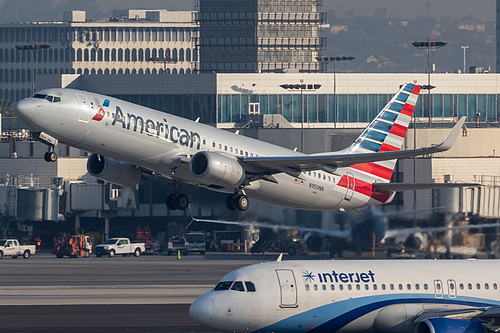American Airlines Boeing 737-800 N959NN at Los Angeles International Airport (KLAX/LAX) American Airlines Boeing 737-800 N959NN at Los Angeles International Airport (KLAX/LAX)