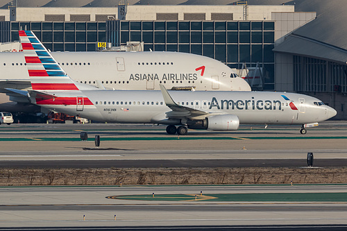 American Airlines Boeing 737-800 N983NN at Los Angeles International Airport (KLAX/LAX) American Airlines Boeing 737-800 N983NN at Los Angeles International Airport (KLAX/LAX)