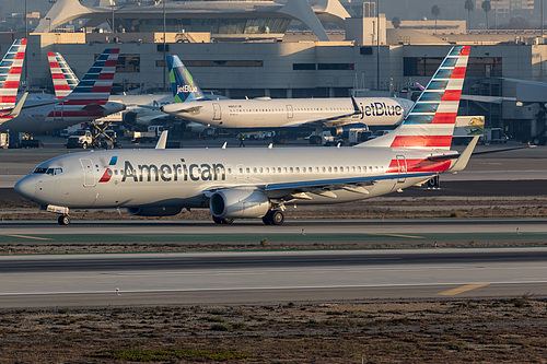 American Airlines Boeing 737-800 N983NN at Los Angeles International Airport (KLAX/LAX) American Airlines Boeing 737-800 N983NN at Los Angeles International Airport (KLAX/LAX)
