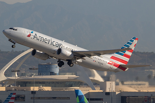American Airlines Boeing 737-800 N992NN at Los Angeles International Airport (KLAX/LAX) American Airlines Boeing 737-800 N992NN at Los Angeles International Airport (KLAX/LAX)