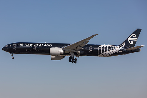 Air New Zealand Boeing 777-300ER ZK-OKQ at Los Angeles International Airport (KLAX/LAX) Air New Zealand Boeing 777-300ER ZK-OKQ at Los Angeles International Airport (KLAX/LAX)