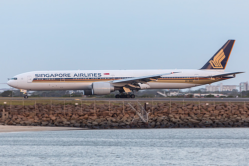 Singapore Airlines Boeing 777-300ER 9V-SWE at Sydney Kingsford Smith International Airport (YSSY/SYD)