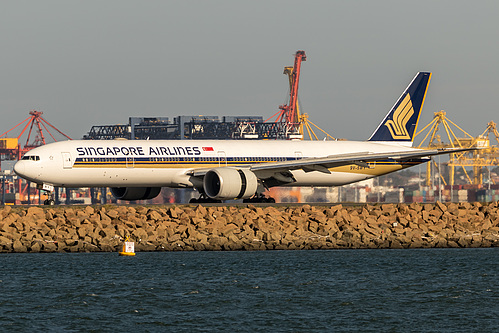 Singapore Airlines Boeing 777-300ER 9V-SWY at Sydney Kingsford Smith International Airport (YSSY/SYD) Singapore Airlines Boeing 777-300ER 9V-SWY at Sydney Kingsford Smith International Airport (YSSY/SYD)