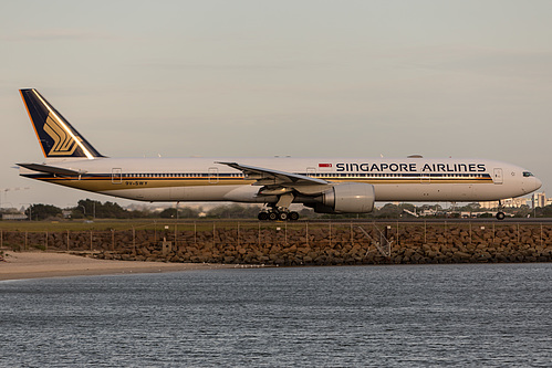 Singapore Airlines Boeing 777-300ER 9V-SWY at Sydney Kingsford Smith International Airport (YSSY/SYD)