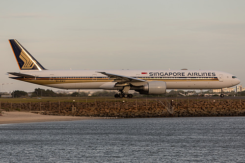 Singapore Airlines Boeing 777-300ER 9V-SWY at Sydney Kingsford Smith International Airport (YSSY/SYD) Singapore Airlines Boeing 777-300ER 9V-SWY at Sydney Kingsford Smith International Airport (YSSY/SYD)
