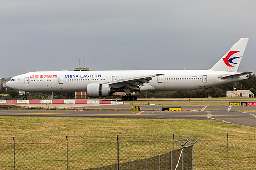 China Eastern Airlines Boeing 777-300ER B-2005 at Sydney Kingsford Smith International Airport (YSSY/SYD) China Eastern Airlines Boeing 777-300ER B-2005 at Sydney Kingsford Smith International Airport (YSSY/SYD)