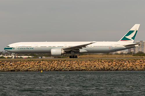 Cathay Pacific Boeing 777-300ER B-KQS at Sydney Kingsford Smith International Airport (YSSY/SYD) Cathay Pacific Boeing 777-300ER B-KQS at Sydney Kingsford Smith International Airport (YSSY/SYD)