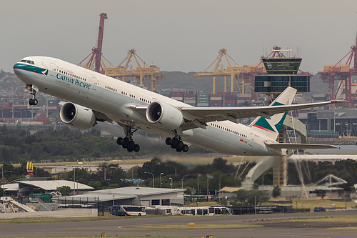 Cathay Pacific Boeing 777-300ER B-KQX at Sydney Kingsford Smith International Airport (YSSY/SYD) Cathay Pacific Boeing 777-300ER B-KQX at Sydney Kingsford Smith International Airport (YSSY/SYD)