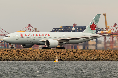 Air Canada Boeing 777-200LR C-FIUF at Sydney Kingsford Smith International Airport (YSSY/SYD) Air Canada Boeing 777-200LR C-FIUF at Sydney Kingsford Smith International Airport (YSSY/SYD)