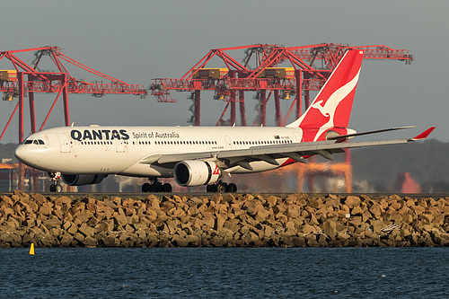 Qantas Airbus A330-200 VH-EBB at Sydney Kingsford Smith International Airport (YSSY/SYD)