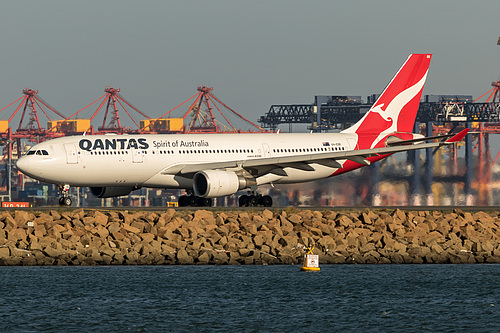 Qantas Airbus A330-200 VH-EBK at Sydney Kingsford Smith International Airport (YSSY/SYD)