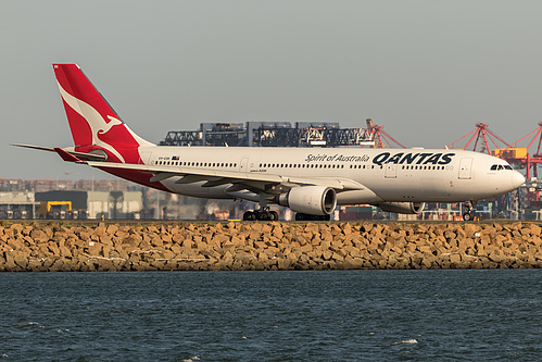 Qantas Airbus A330-200 VH-EBK at Sydney Kingsford Smith International Airport (YSSY/SYD)