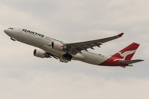 Qantas Airbus A330-200 VH-EBL at Sydney Kingsford Smith International Airport (YSSY/SYD)