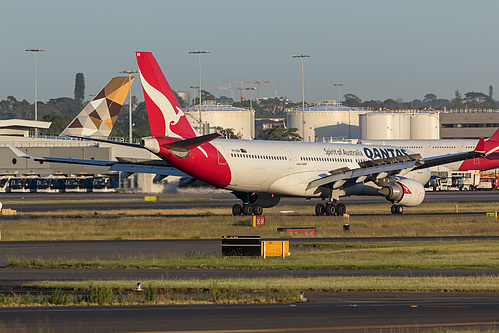 Qantas Airbus A330-200 VH-EBN at Sydney Kingsford Smith International Airport (YSSY/SYD)