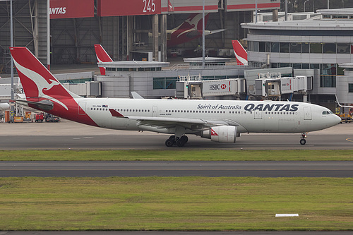 Qantas Airbus A330-200 VH-EBN at Sydney Kingsford Smith International Airport (YSSY/SYD)