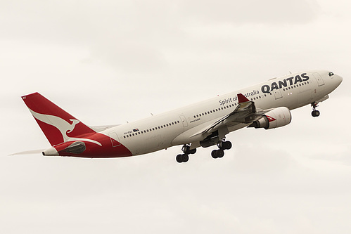 Qantas Airbus A330-200 VH-EBO at Sydney Kingsford Smith International Airport (YSSY/SYD)