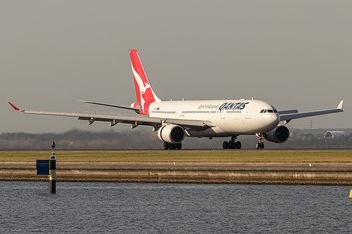 Qantas Airbus A330-200 VH-EBQ at Sydney Kingsford Smith International Airport (YSSY/SYD)