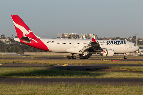 Qantas Airbus A330-200 VH-EBR at Sydney Kingsford Smith International Airport (YSSY/SYD)