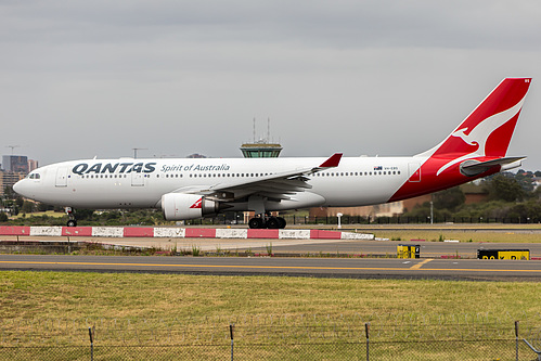 Qantas Airbus A330-200 VH-EBS at Sydney Kingsford Smith International Airport (YSSY/SYD)