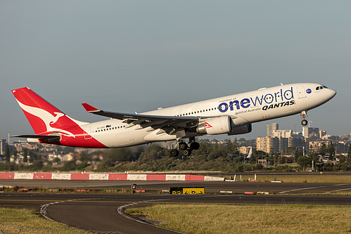 Qantas Airbus A330-200 VH-EBV at Sydney Kingsford Smith International Airport (YSSY/SYD)