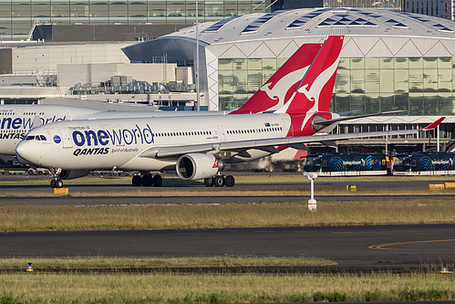 Qantas Airbus A330-200 VH-EBV at Sydney Kingsford Smith International Airport (YSSY/SYD)