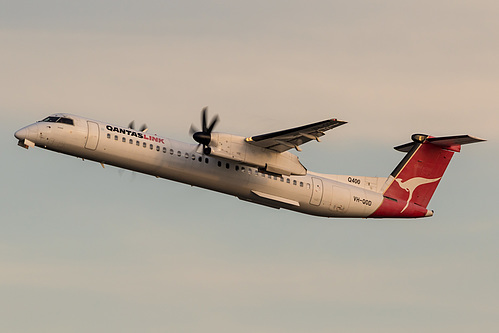QantasLink DHC Dash-8-400 VH-QOD at Sydney Kingsford Smith International Airport (YSSY/SYD)