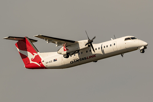 QantasLink DHC Dash-8-300 VH-SCE at Sydney Kingsford Smith International Airport (YSSY/SYD)