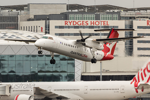QantasLink DHC Dash-8-300 VH-TQZ at Sydney Kingsford Smith International Airport (YSSY/SYD)