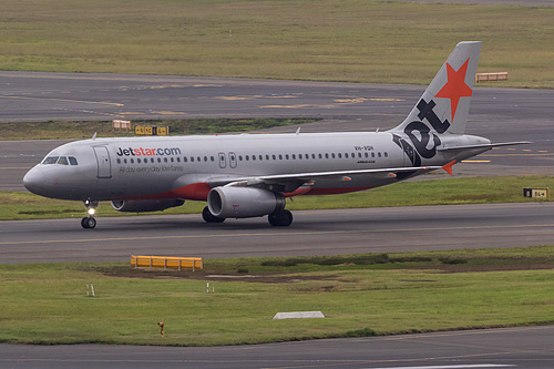Jetstar Airways Airbus A320-200 VH-VQH at Sydney Kingsford Smith International Airport (YSSY/SYD) Jetstar Airways Airbus A320-200 VH-VQH at Sydney Kingsford Smith International Airport (YSSY/SYD)